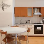 Apartman Joyce E Trieste, Casa Di E Lettere *